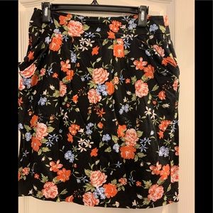 PINS & NEEDLES Floral skirt with Pockets